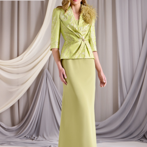 Conjunto dos piezas de madrina elegante con manga francesa.