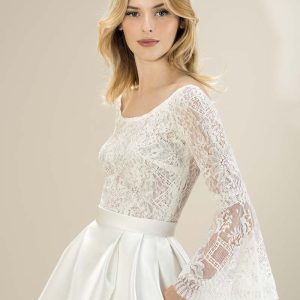 Vestido de novia dos piezas cuerpo y falda.