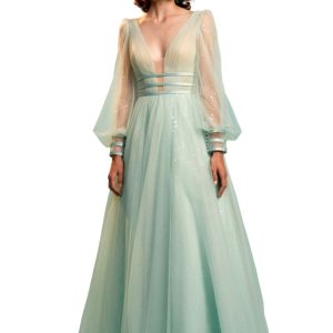 Vestido largo para madrina de gasa con mangas.