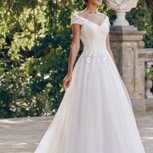 Vestido de novia corte Princesa y escote barco especial talla grande.