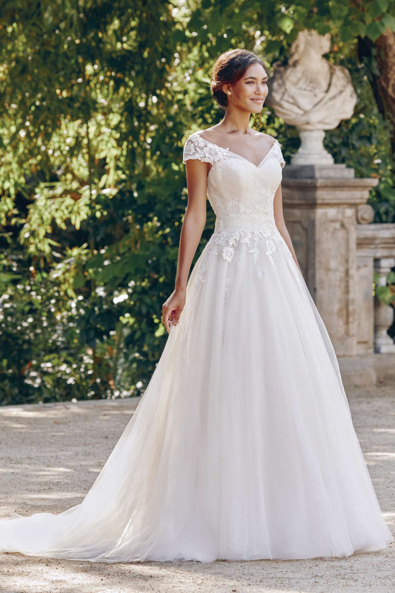 Vestido de novia corte Princesa y escote barco especial talla grande. - Imagen 2