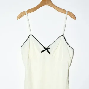 Blusa Curvy Tirantes con Moño Ivory Femenina Romántica